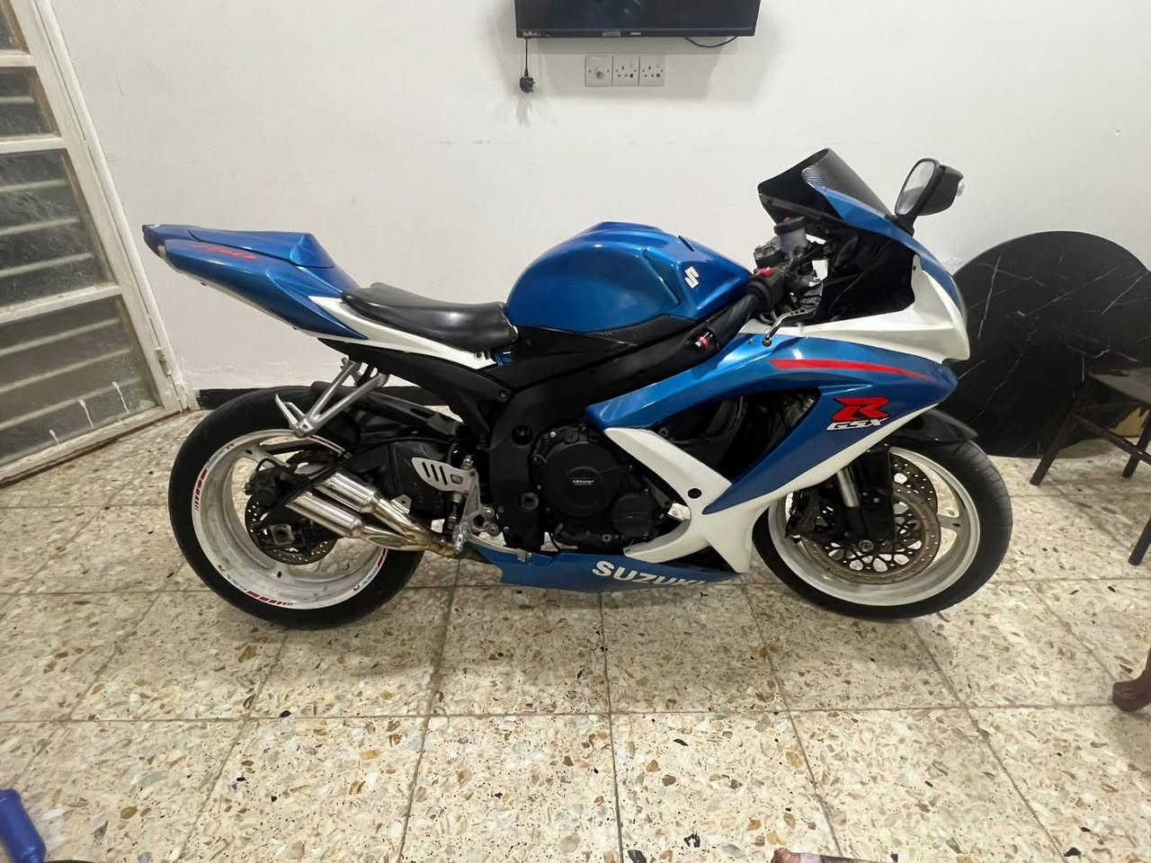 السلام عليكم دراجةGXR750 موديل 2010 دراجة نظيفة مابيها اي نقص جاهزة محرك مفتوح شرط مملعوب بي سبب الفتح تصليح الكير فقط  السعر 36ورقة المكان بغداد رقم الهاتف ***********موجود  واتس اب
