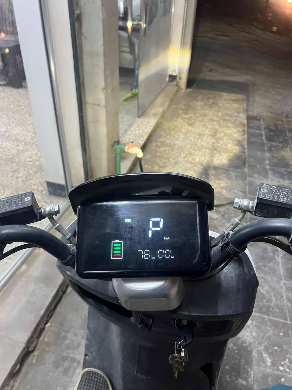 السلام عليكم.
ماطور شحن للبيع ماركت البغدادي
مواصفات.... 
6 بطاريات
الملف 3000
80.فولت
ثلاث سرعات
يمشي 60 حقيقي
الماطور نضيف بس بي طخه من يم الدوسه
رايدو ب 550 وبي مجال


**إذا كنت صاحب هذا الإعلان وتريد حذفه لأي سبب، رجاءا أرسل رسالة إلى الدعم الفني**