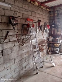 غراض محل للبيع متكونه من مولدة گامة مكينة لحيم الكترونية وكوسرة عدد2وه...