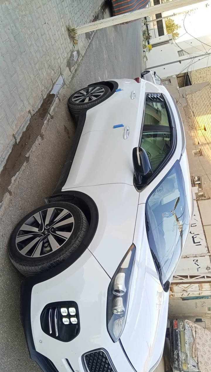 سلام عليكم
كيه سبورتج موديل 2016 شكل 2020

سياره مكفوله كفاله عامه بسمي ماشيه 165

مواصفات نص فول ***********

سعر 170او بيهه مجال
