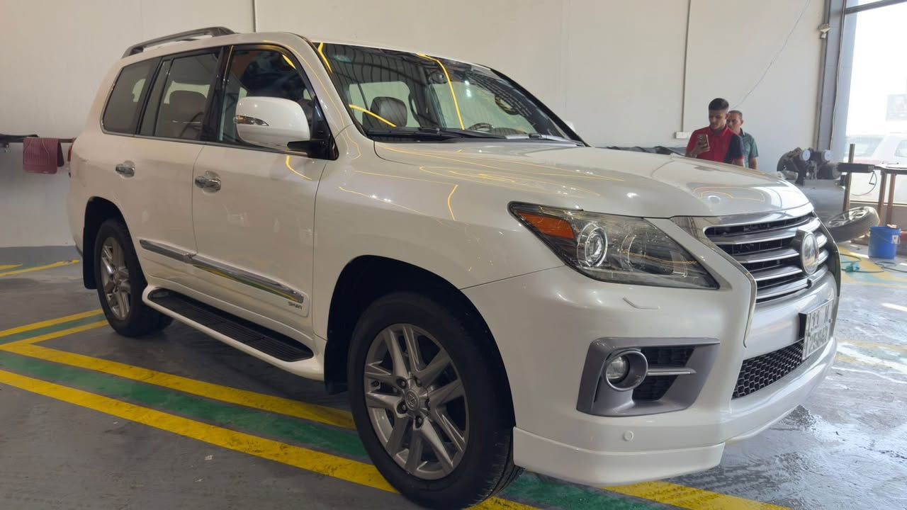 لكزس 2015 5.7LX
بريم اصل مكفوله كفاله عامه السياره من الدعاميه لدعاميه 
فوول موصفات
محركV8.570 ماشى.168الف
مواصفات الكزس معروفه.فوول LX.5.700
داخل احمر اصلل  🍒
سياره جاهزه وجديده جدا وستعمال شخصي طخم تاير جديد دنلوب ياباني قبل سبوع شاده مابيها نقص ترايك للسعوديه بيها
السعر عالاتصال
***********

مكان السياره ميسان العماره
