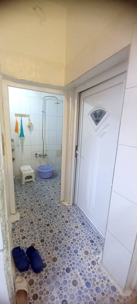 مكتب ابو شمال للعقار ✅️ دار للبيع في حي السكر نهاية شارع جامع الرحمه 

🔴 مساحة 157 متر طابقين واجه 7.5 

🔴 شارع صبة اتجاه شروق تام ☀️

🔴 ط 1 . غرفتين نوم . هول . مطبخ . مغاسل . استقبال 
🔴 ط2. ثلاثة غرف نوم . هول . مغاسل . سطح ناصي وعالي كاشي 

مكاتبة مع الشرعي السعر 175 مليون قابل للتفاوض 

*********** نستقبل جميع العروض بيع ايجار 
*********** موقع المكتب حي السكر 
***********  قرب جامع الصفا والمروة
