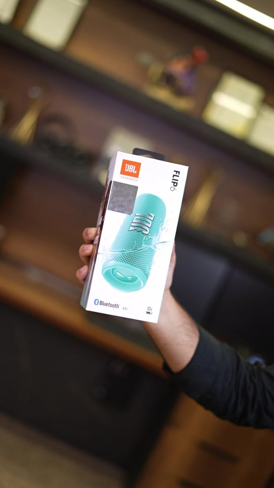 🔊 شنو أهم شي عندك بالسبيكر المحمول؟ الصوت العالي لو وضوح الصوت؟ 🤔👇 🎶 ويا **JBL Flip 6** ما تحتاج تختار، لأن يجمعلك الاثنين! 🔥 بإمكانك تعلي الصوت لأعلى درجة وتستمتع بنقاوة خيالية بدون أي تشويه، هذا غير  البطارية اللي تنسى حتى تشحنها  وتعيش وياها الأجواء لساعات وساعات. ✨ ____ أوقات العمل 🕚من ساعة 11 صباحاً لغاية 11 مساءاً عدا يوم الجمعة من ساعة 4 لغاية 11 مساءاً 📍العنوان : البصرة/العباسية مقابل شركة اسياسيل 📱ارقام المركز : المبيعات / *********** - ***********
