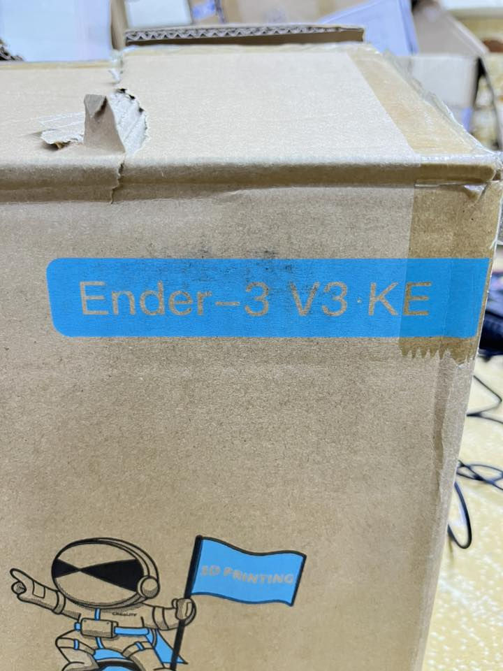🚀 Creality Ender-3 V3 KE
جدید لوک - فقت اکتیف
سعر ٣٧٥ الف
🚗 توصيل متوفر 
إذا كنت تبحث عن طابعة ثلاثية الأبعاد تجمع بين السرعة الفائقة والذكاء والدقة، فهذا الموديل الحديث من Creality هو خيارك الأفضل. الجهاز جديد تماماً داخل الكرتون ولم يُستخدم من قبل، مع كامل ملحقاته الأصلية.
🛠️ أبرز المواصفات والمميزات:
 سرعة طباعة فائقة: تصل سرعة الطباعة إلى 500mm/s، مما ينجز مشاريعك بسرعة تفوق الموديلات التقليدية بأضعاف.
 نظام تشغيل ذكي: تعمل بنظام Creality OS المتطور (المبني على كليبر Klipper) لإدارة الطباعة بسلاسة وكفاءة عالية.
 اتصال واي فاي (Wi-Fi): إمكانية التحكم بالطابعة وإرسال التصاميم عن بُعد عبر الواي فاي من خلال الهاتف أو الكمبيوتر.
 شاشة لمس ذكية: مزودة بشاشة ملونة تعمل باللمس لتسهيل التحكم بكافة الإعدادات.
 معايرة تلقائية (Auto-Leveling): تسوية ذاتية وهوشمندية لسطح الطباعة دون الحاجة لأي تعديل يدوي.


**إذا كنت صاحب هذا الإعلان وتريد حذفه لأي سبب، رجاءا أرسل رسالة إلى الدعم الفني**