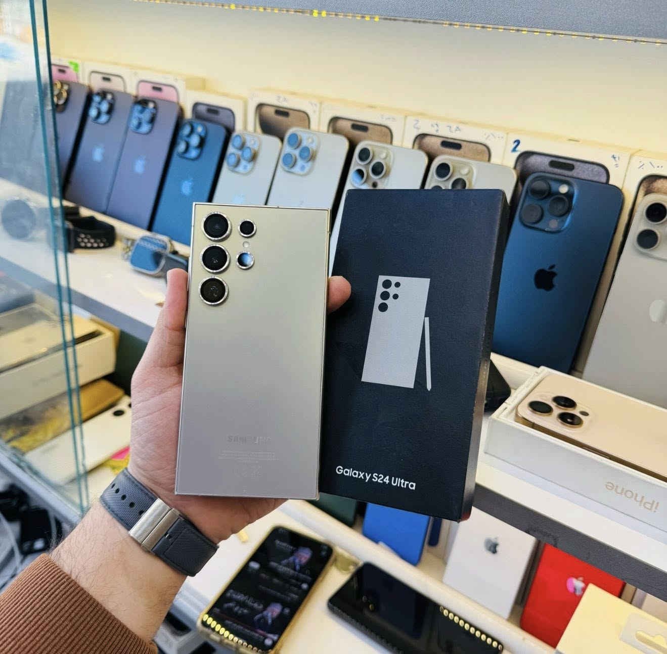 (( سنتر الرقيم للهواتف النقالة )) 
جهاز سامسونك S24 الترا 
ذاكرتة 256 عشوائيه 12
جهاز مستخدم اسبوع
ضمانة سنة كاملة جهاز جديد 
مكفول وبلادي وجميع ملحقاتة متوفرة اصلية للبيع او مراوس مكاني النجف 
للاستفسار المراسلة دايركت


**إذا كنت صاحب هذا الإعلان وتريد حذفه لأي سبب، رجاءا أرسل رسالة إلى الدعم الفني**