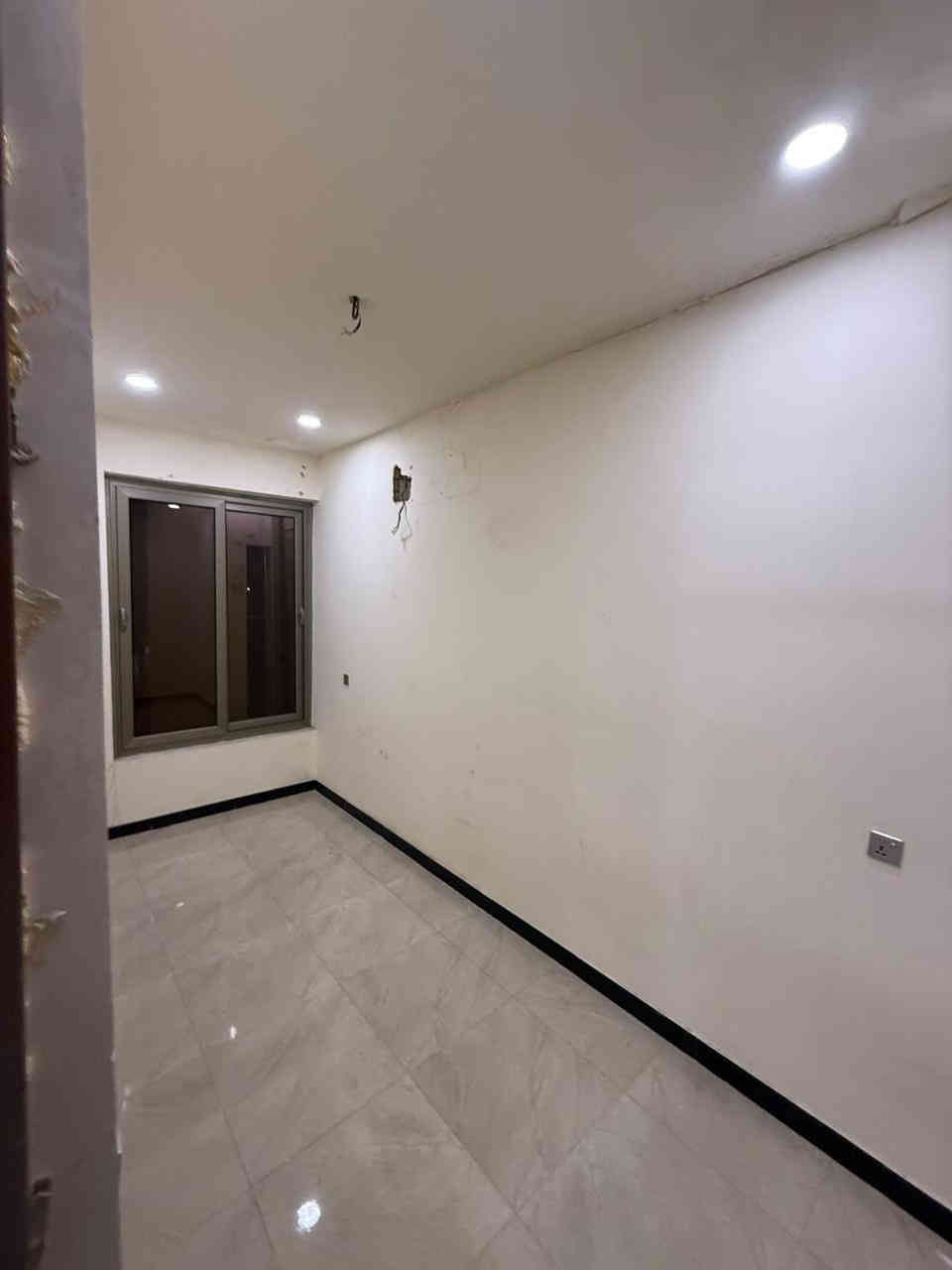 #للايجار______في______السيديه

بيت مساحه  70 متر يتكون من مدخلين 

وغرفتين  نوم مطبخ صاله خدمات صحيه عدد  2 وكراج

#الايجار مليون 

للاستفسار الاتصال على الارقام التاليه

***********

***********
