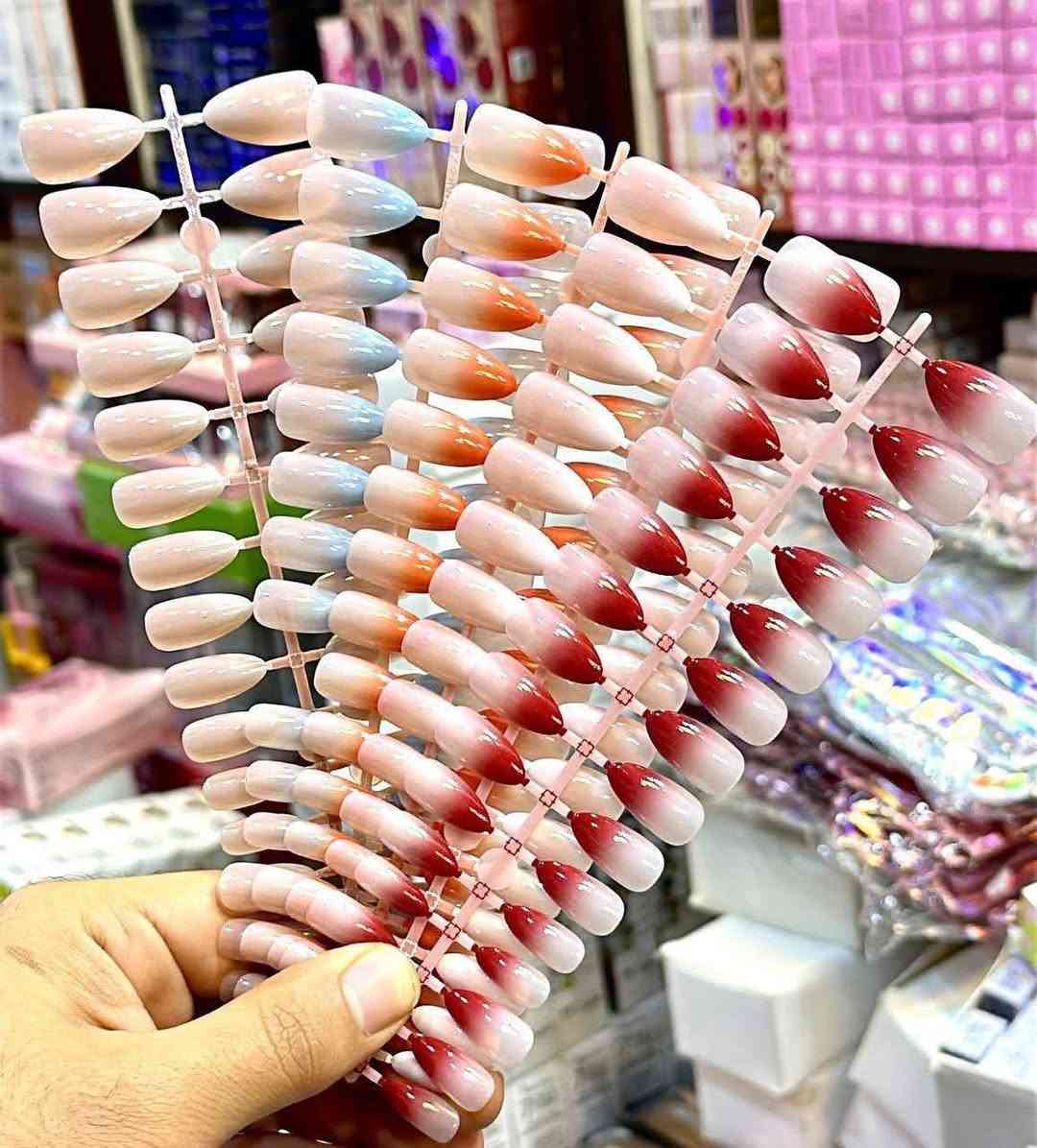 💖 أظافر الأومبري الميني… فخامة بنعومة! 💅✨

إذا تحبين الستايل الراقي والمرتب بدون مبالغة، فهاي الأظافر معمولتلك خصيصاً 😉شكلها الطبيعي يخلي الكل يفكرها أظافرج الأصلية من كثر ما مرتبة وناعمة! 🌸

✨ التدرج الأومبري الناعم ينطي إيدج لمسة أنوثة ورقي تخطف النظر من أول حركة.✨ قصيرة وعملية، مريحة بالحركة وتناسب كل الطلعات والاستخدام اليومي.✨ تركيب سريع وسهل بدون تعب الصالونات، ونتيجتها تجنن كأنها شغل بروفيشنال 👑✨ تخلي الإيد تبين أنعم، أرتب، وأفخم بطريقة

سعر الشريط ب2000
3ب5الاف

توصيل بسمايه الف
توصيل محافظات5الاف


**إذا كنت صاحب هذا الإعلان وتريد حذفه لأي سبب، رجاءا أرسل رسالة إلى الدعم الفني**