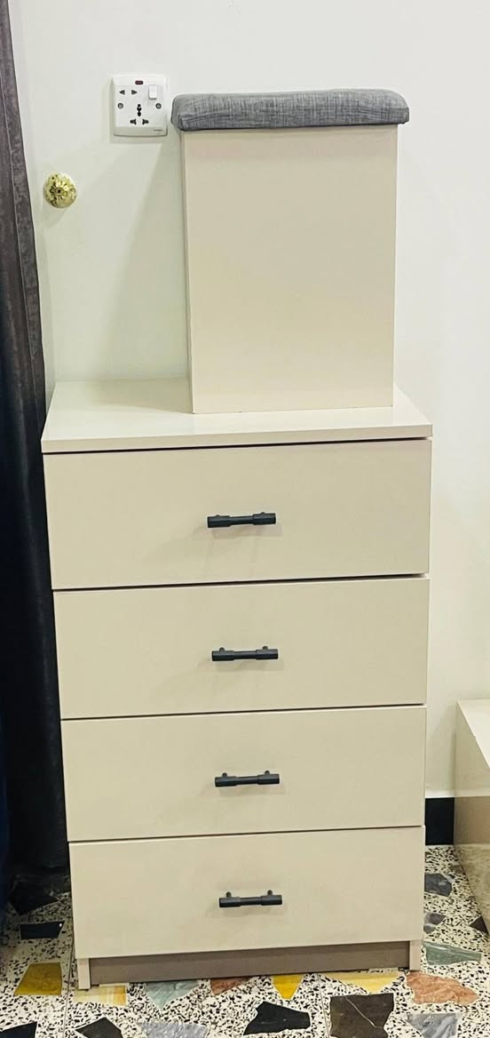 السلام عليكم للبيع غرفة نوم تركيه 10 قطع ستخدام 4 اشهر غرفة جديدة شخط مابيها الاستفسار واتساب (***********) مكان بغداد واتمنه المو شراي لا يكسر بحلال العالم
