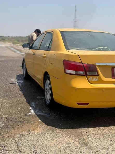 السلام عليكم بيوايدي للبيع 2013 بيه ضربة خفيفة بل بنيد فقط والسيارة خير من الله ومصفرة هية وغرامات. السعر 55 وبيه مجال قليل الاستفسار ***********  مكان السيارة بغداد
