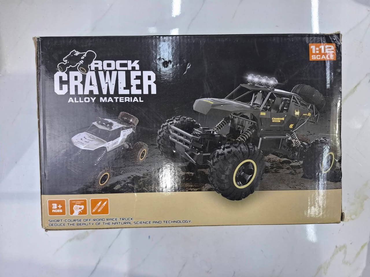 سيارة ريموت صخرية ROCK CRAWLER (بريطاني أصلي 🇬🇧)
​المنتج: جديدة بالكرتونة، سيارة دفع رباعي جبيلية متينة ومقاومة للصدمات بمقياس حجم كبير 1:12.
​المميزات: جسم مصنوع من مادة سبيكة معدنية قوية (Alloy Material)، دبلات ومساعدات قوية جداً للمرتفعات، وتأتي مع ريموت كنترول لاسلكي متطور (2.4GHz) وبطارية قابلة للشحن.
​الاتصال: ***********
