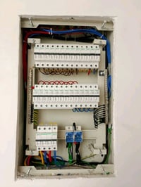 فني كهربائي • تأسيس منازل • صيانة البورد