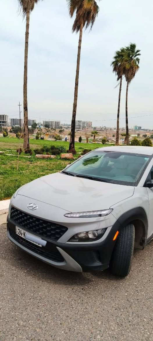 كونا لون اسمنتي موديل 2022 نوع المحرك: 4 سلندر سعة (2000 سي سي). السيارة نضيفة جدا جدا  رقم دهوك بااسمي

المحرك (دوش)
نظام الدفع: رباعي منحدرات
. أنظمة السلامة والرادارات (Safety & Tech)
تتميز هذه النسخة بمجموعة تقنيات
رادار أمامي (Forward Collision-Avoidance): للتنبيه من التصادم الأمامي.

أوتو بريك (Emergency Braking): نظام كبح تلقائي عند الطوارئ.
مثبت سرعة ذكي (Cruise Control): يحافظ على سرعة السيارة وثباتها في الطرق الخارجية.

نظام الحفاظ على المسار (Lane Keeping Assist): تنبيه وتصحيح المسار إلى.

الضرر المذكور: (بوند وجاملغ) في أمريكا مصلح.

الشاشة: شاشة لمس قياس 8 إنش تدعم Apple CarPlay و Android Auto.

كاميرا خلفية: عالية الدقة مع خطوط توجيهية.

وضعيات القيادة (Drive Modes): تشمل وضعيات (Normal, Sport, Smart)
حساسات إطارات: نظام مراقبة ضغط الهواء في الإطارات (TPMS).الموقع الموصل *********** السعر 150 ورقة
