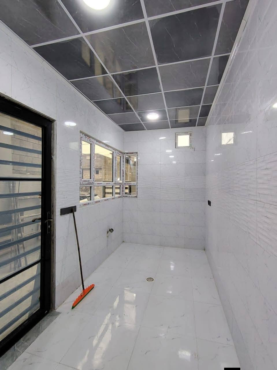 للبيع للبيع للبيع 
دار سكني سند طابو في حي السماح ال ٩٠
 قرب مدرسة صناع الحياة
المساحة ١٠٠م طابق واحد بناء حديث تسليم مفتاح
غرفة نوم وهول واستقبال ومطبخ وصحيات وكراج وبيتونة
السعر ٧٥ مليون
للإستفسار الاتصال
***********
***********
مراجعة مكتب عمار الهزاع لتجارة العقارات الكائن في حي السماح سايدين بانزيخانة المشاعل قرب جامع طه
