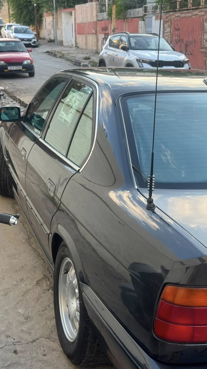 BMW525i اصل بليته
موديل 1991 كير محرك شرط اكسل خفيف رون ناصي يعني تنسى شنو رون طخم جديد شاشه كار بلي غرفته حلوه بدون ضربه بدون معجون يعوزها ترتيب للدعاميه الامامي شرط التحويل اني الشرعي مكاني موصل حي المثنى 

شراي اتصل:-

***********

***********

