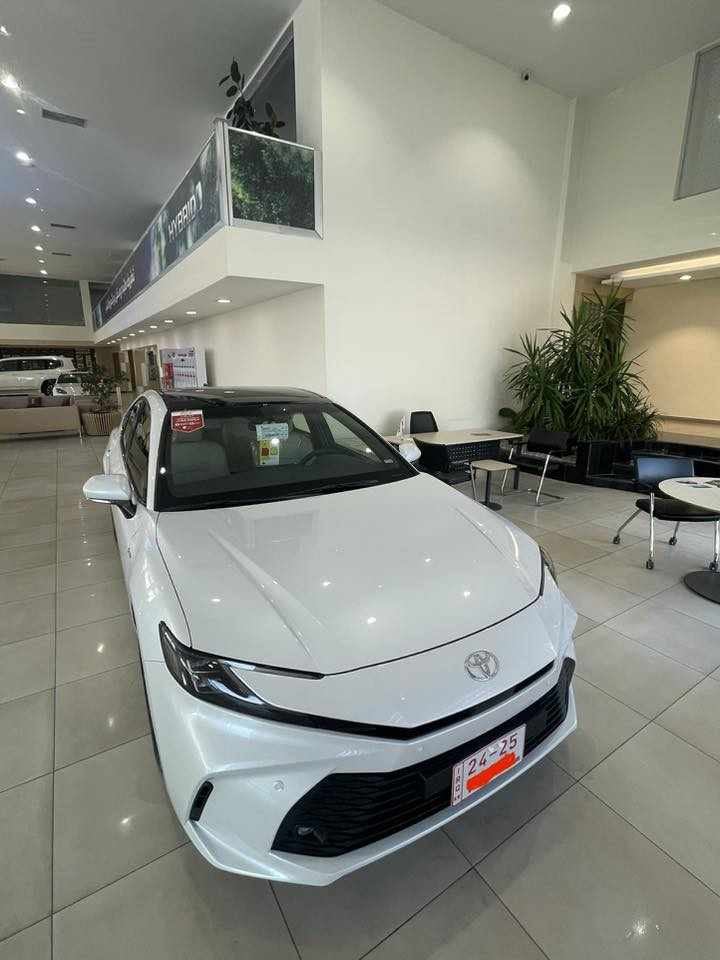 للبيع تويوتا كامري 2025. HEV. SAS هايبرد شركة ساس زيروو سقف بانورما  ضمان تويوتا العراق.  السعر 295$ 💸(***********) 📞☎️السعر295$💵
