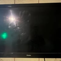 عندي هاي الشاشه للبيع نوع Haier سلم حجم 45 مابيها آჂ̤ مشكله نضامها قدي...