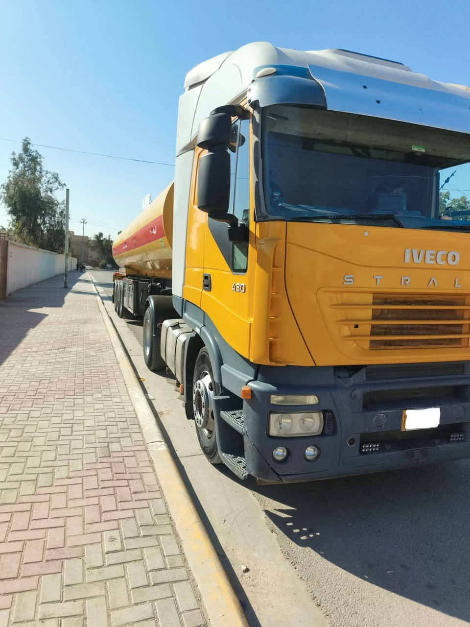 افيكو للبيع موديل 99 السياره جاهزه من كلشي تصريح امني جديد جي بي اس طوناج السياره بسمي تخكم تاير راس وعربانه محرك جديد شاصي مكفول رقم كربلاء السعر 185 وبيه  مجال للطيبين المكان كربلاء 
***********
