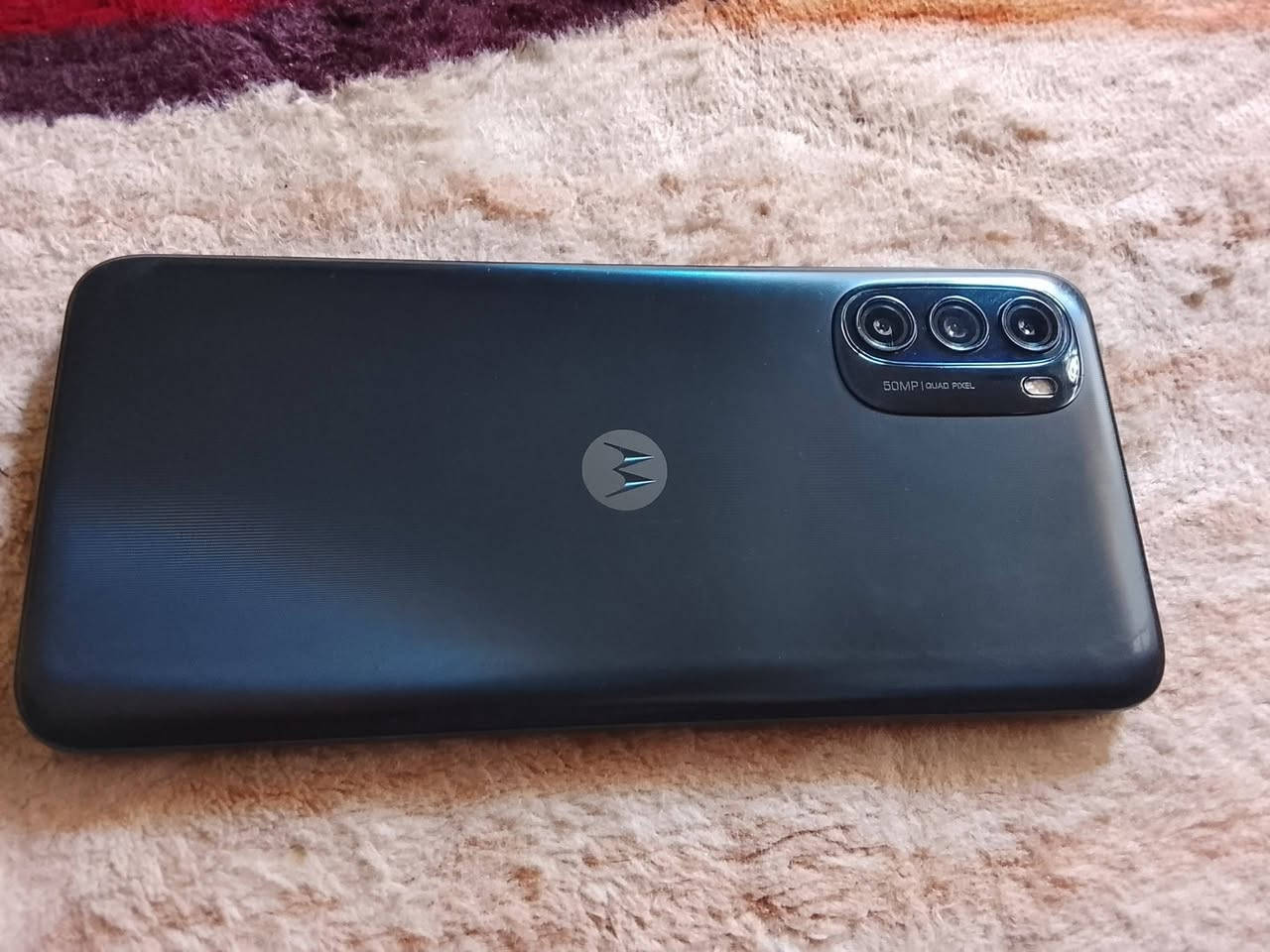 اللهم صل على محمد وآل محمد

السلام عليكم اخوان

جهاز moto g 5G (2022)

ذاكرة : 64 جيجا.

عشوائية : 4 جيجا.

معالج :  Dimensity 700.

بطارية : 5000 مللي أمبير.

شاشة : 6.5 بوصة - 90 هرتز - IPS LCD.

العيوب :

فطر بالشاشة كما موضح، لكن اللمس شغال وكلة طبيعي وعلى الفحص.

الجهاز مقفول سيمكارت يعني بلا خط.

السعر 65 ، مكاني بغداد حي العامل توصيل ماعدي.

واتساب فقط ***********،
 أو على الخاص.🌹
