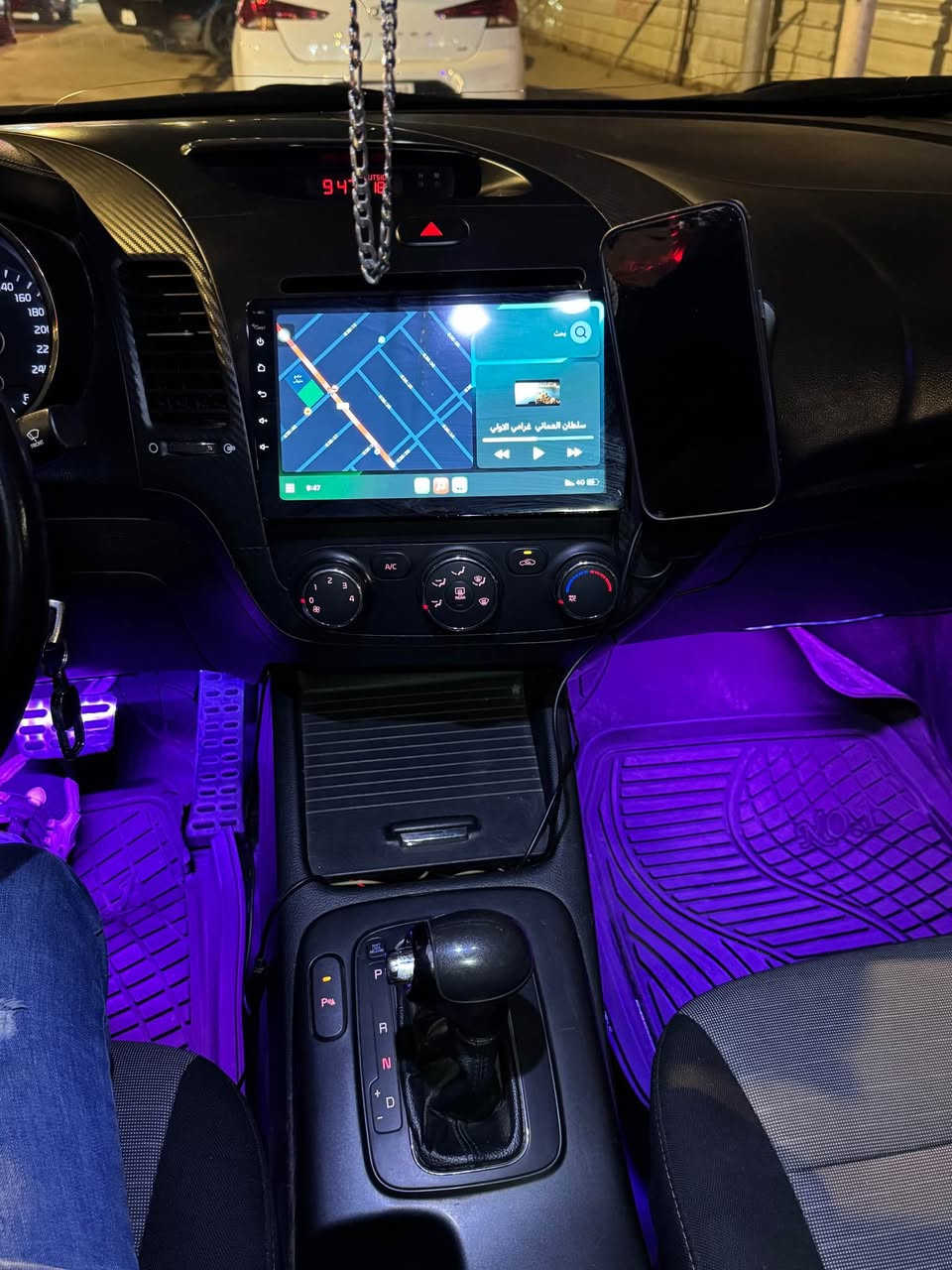 السلام عليكم 
للبيع او مراوس بجالنجر 
سيراتو 2014 خليجي ماشيه 160 الف رقم اربيل الجديد بسمي تحويل مباشر او وكاله السياره على ايدي من الوكاله مالك واحد فقط 
مكينه 1.6 كير 6 نمر نظيفات جدا 
لد امامي خلفي 
لايت عدسه 
شاشه اعطال
شاشه كار بلي واندرويد اوتو وكامره دواره ومسجل البلادي موجود شغال 
ثلاثه وضعيات ستيرن ثكيل ولوسط والخفيف 
مثبت سرعه وتحكم ستيرن كامل 
وحساسات امامي خلفي 
واشاير بلمري ومري شفط اوتو 
تبريد قطعتين تبريد ثلج ❄️ وتدفئه شغاله بدون نقص
تخم تاير جديد وبطاريه جديده وصدر نظيف وفيتبم نظيف وعليها ادامه كامله مغلفه كاعيه جلد 
السعر 125 وبيها مجال للطيبين للاستفسار 
*********** بغداد, العراق
