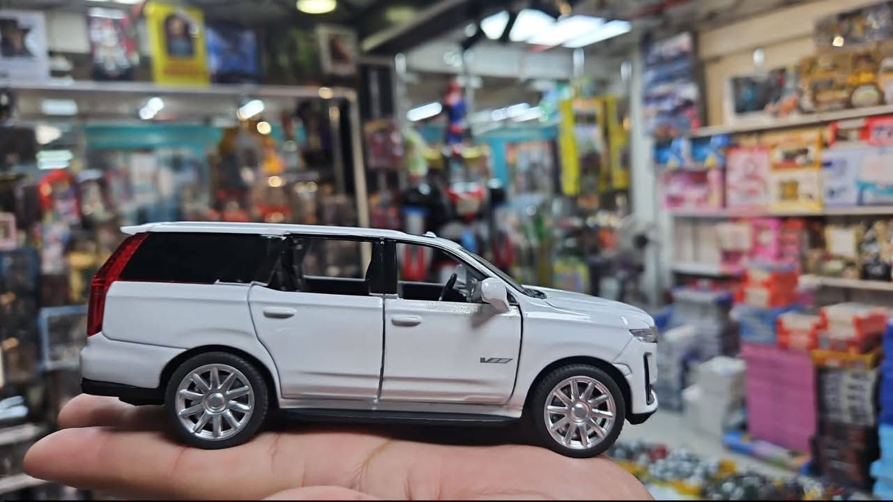 سعر القطعة 14 قطعتين 25 الف 

الحجم 17 سم 
كاديلاك إسكاليد (Cadillac Escalade)،
أجزاء قابلة للفتح: يمكن فتح الأبواب الجانبية، وغطاء المحرك، والباب الخلفي لاستكشاف التفاصيل الداخلية والمحرك.
متوفر توصيل لكل المحافظات 5الاف


**إذا كنت صاحب هذا الإعلان وتريد حذفه لأي سبب، رجاءا أرسل رسالة إلى الدعم الفني**