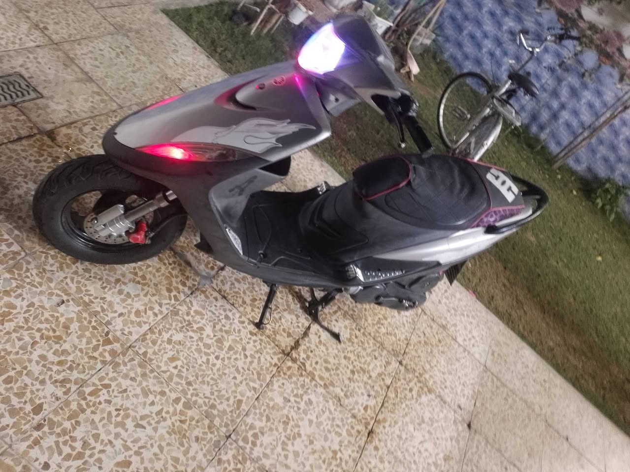 دراجه ماكس عدله للبيع دراجه نظيفه سعرها 600, وبيها مجال دراجه نفس اللي بالصوره دراجه بلاديه***********
