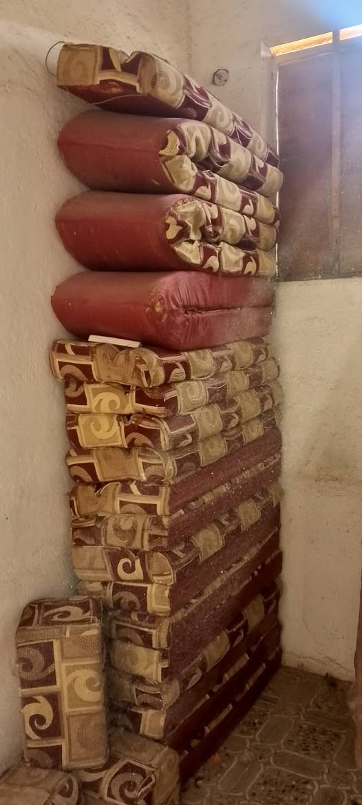 ديوان للبيع 9 باربعه من مكان الغراف سعر 150‏‪***********‬‏
