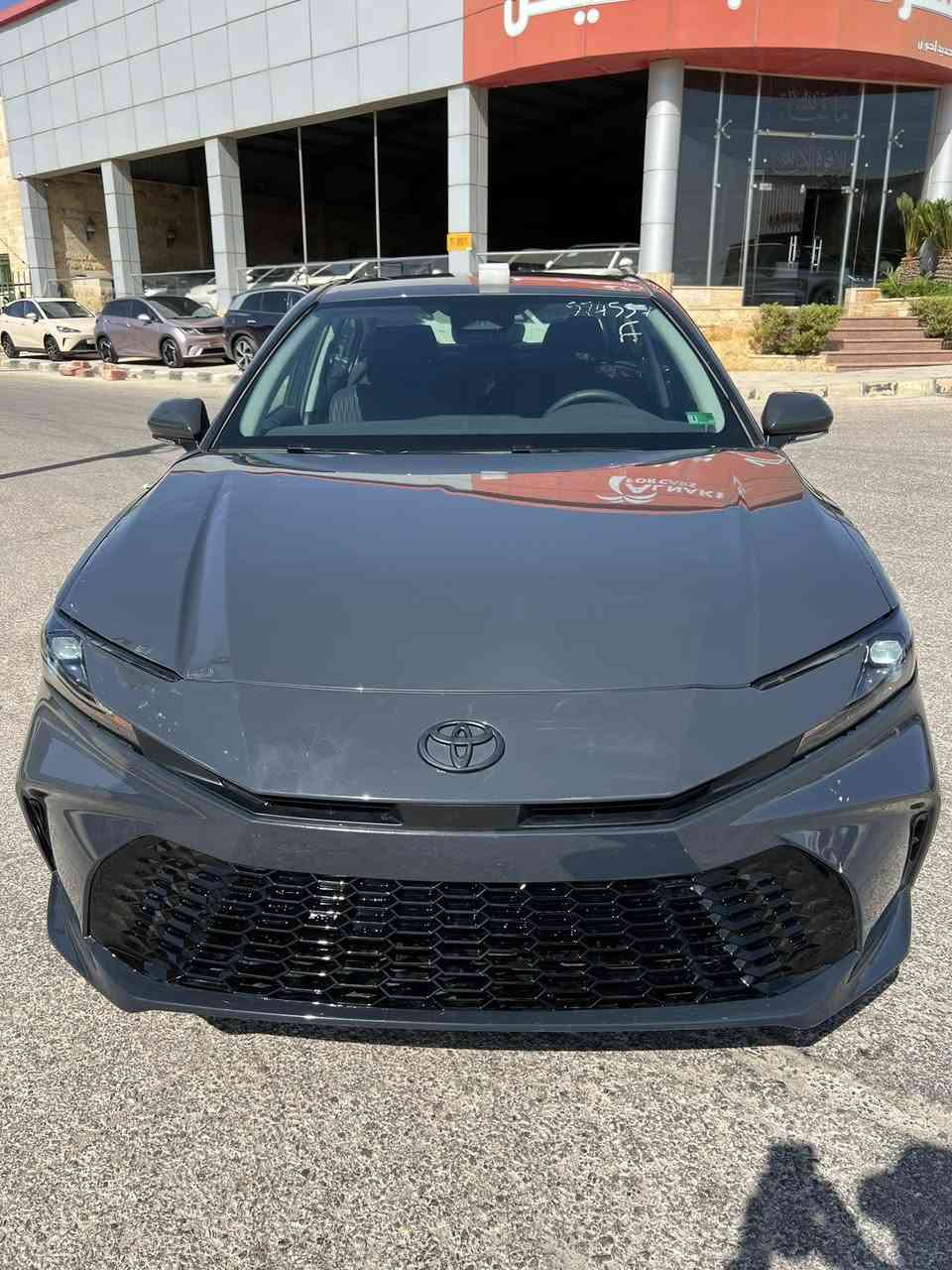 تويوتا كامري هايبرد 2025– الفخامة تلتقي بالكفاءة 🌿مواصفات se
وارد امريكي

عداد 👌9 الف مايل فقط

✨ المواصفات الرئيسية:
✅ المحرك الهجين: 2.5 لتر – قوة إجمالية 225 حصان، يجمع بين الأداء العالي والاقتصاد المذهل في استهلاك الوقود.
✅ كفاءة استهلاك الوقود: تصل حتى 25 كم/لتر – مثالية للرحلات الطويلة داخل وخارج المدينة.
✅ ناقل حركة e-CVT ذكي – قيادة سلسة واستجابة فورية.
✅ نظام قيادة متعدد الأوضاع (Eco / Normal / Sport).

:كراسي كهرباء
كراسي دفاية
استيرن مدفى
رادار امامي قيادة ذاتية

🎶 شاشة لمس 12.3 إنش تدعم Apple CarPlay & Android Auto.
🎶 نظام صوت فاخر بـ 9 سماعات (في الفئات العليا).
🎶 مقاعدقماش فاخر مع تسخين في المقاعد الأمامية.
🎶 شاحن لاسلكي للهواتف الذكية + منافذ USB-C

ويل كب عل ١٧ 
 
تبريد امامي خلفي قطعتين

تغيير جاملخ يمين فقط

شرط الراديتر المكيف كله بلادي والماء 

صور الضربة مرفقة

عداد 9000 مايل
 ارباك استيرن وبردات فقط راجع

السيارة دخول جديد

السيارة مرقم بغداد 

السعر مغرررري مع صعود الجمرك

للاستفسار ارجو للجاديين

0 780 060 0328
