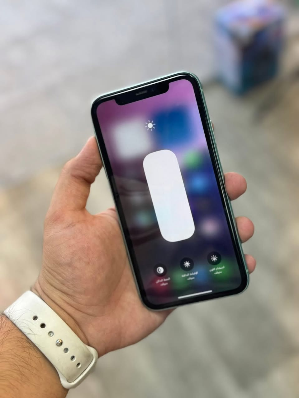 ايفون 11عادي 
ذاكره 128
بطاريه ٨٣ بلاد 
فقط مستبدل شاشه اصليه اصليه 
فيس ايدي شغال ب185 الف 
***********
