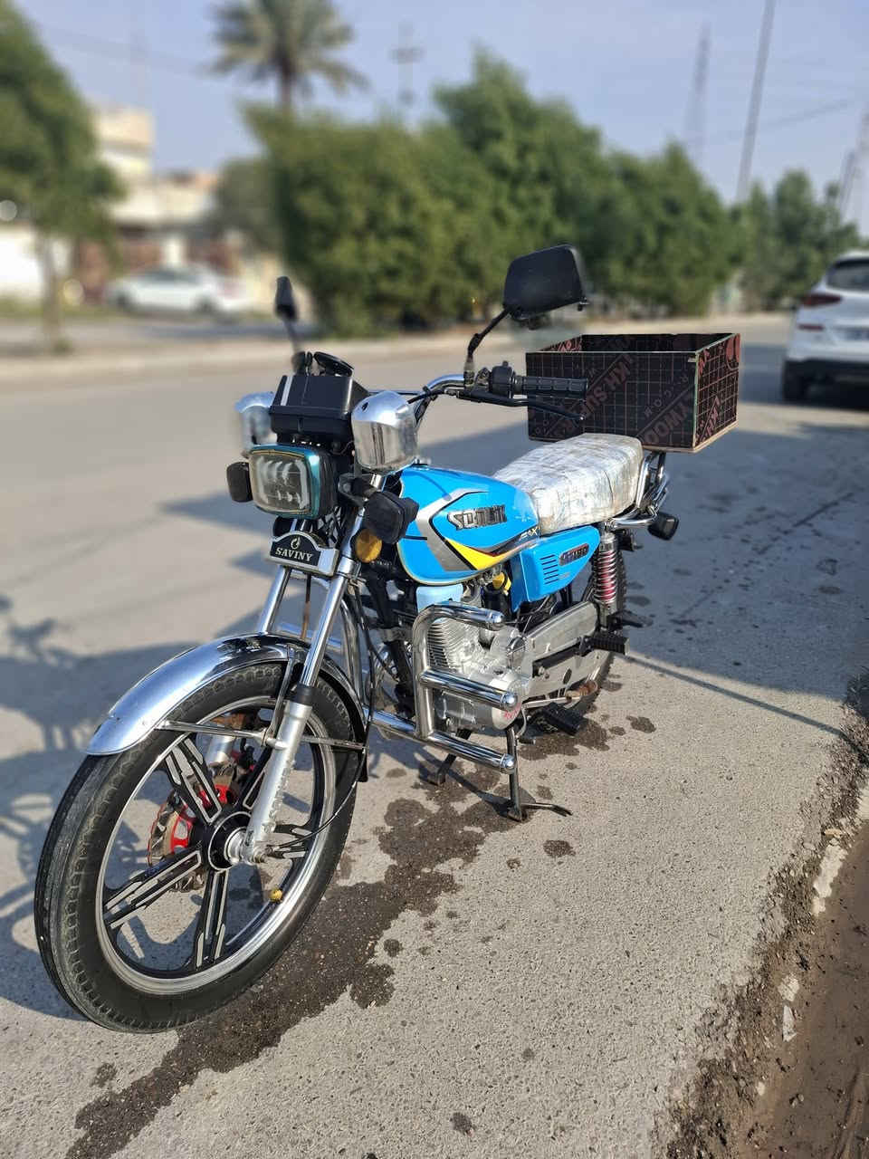 سلام عليكم سيفون للبيع فقط مكينة برغي ما ملعوب بيهة دراجة نضيفة موديل 23 اوراقهة موجودة السعر  640 وبيهة مجال الرقم ***********
