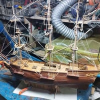 صنع يدوي • خشب وصاج • ١م×١م