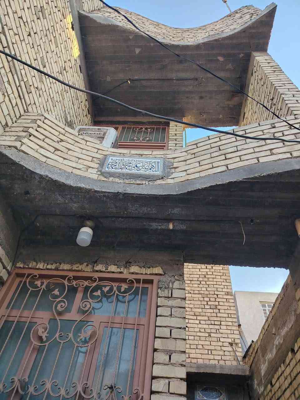 بيت للبيع مكان ممتاز حي الحر شارع المستوصف الفرع ثاني
100 متر طابقين بناء حديث
***********
