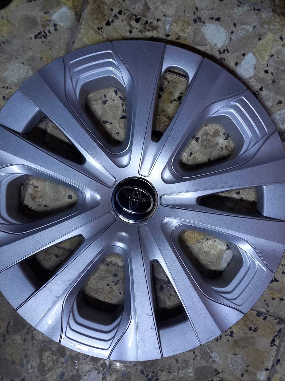 سلام عليكم اخوان عندي كبات مال بريوس ٢٠٢٢ للبيع اليريد يتصل عله هاذ الرقم ***********
