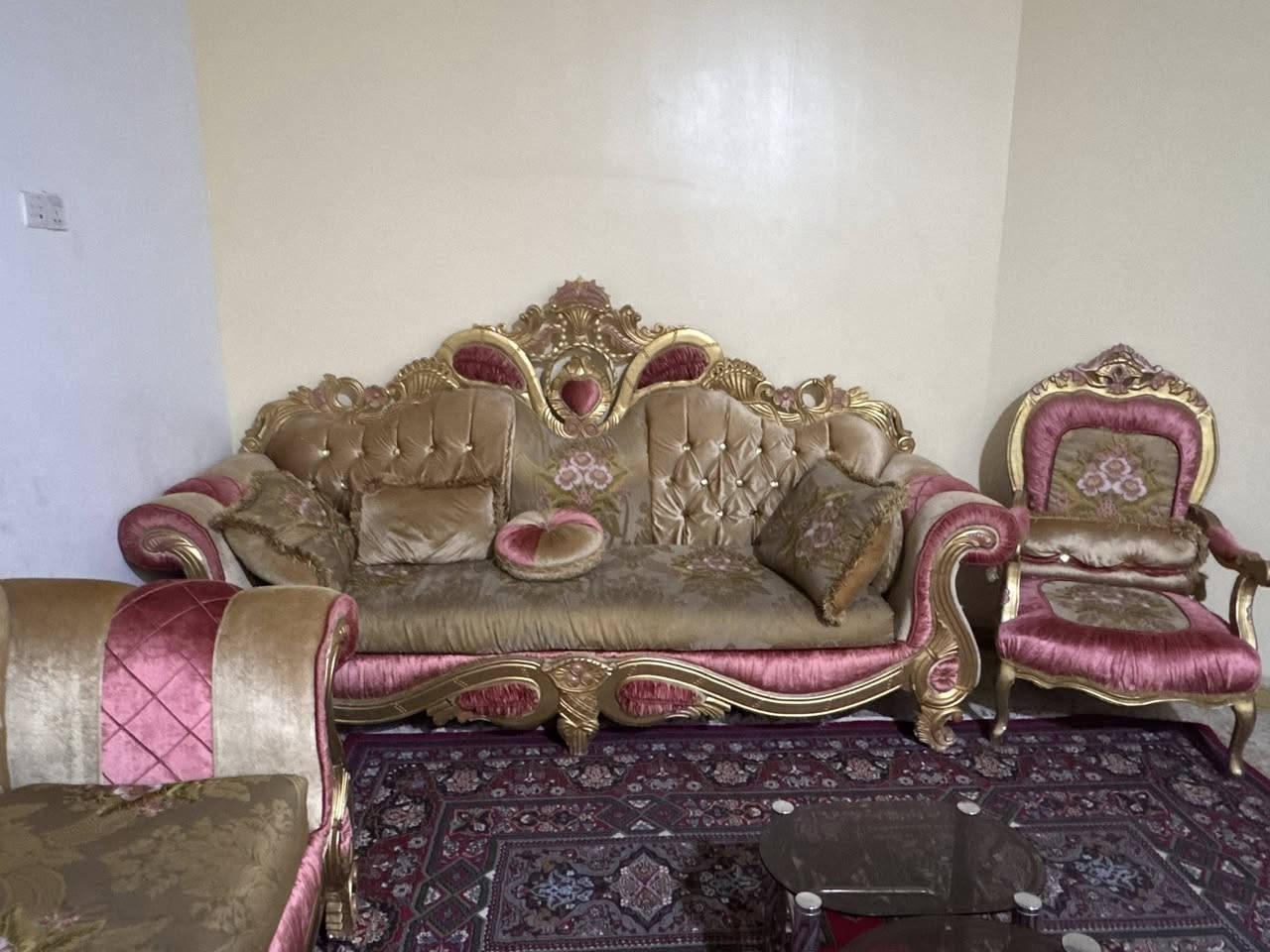 للبيع ديوان ابو 19 مقعد للاستفسار ***********
