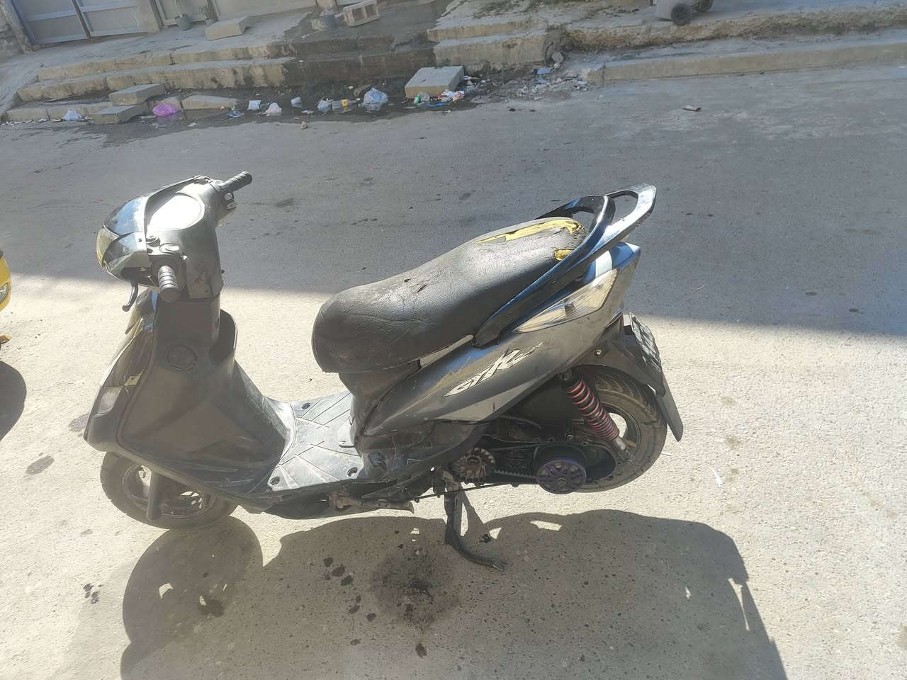 دراجة ثعلب كاملة الدراجة شغاله نكرة سلف
بيها كلج رياضي يرادلها ترتيب كهربائيات فقط 
رايدها ب275وبيها مجال 
مكاني بغداد الشعب شارع الصحة 
رقم الهاتف ***********
