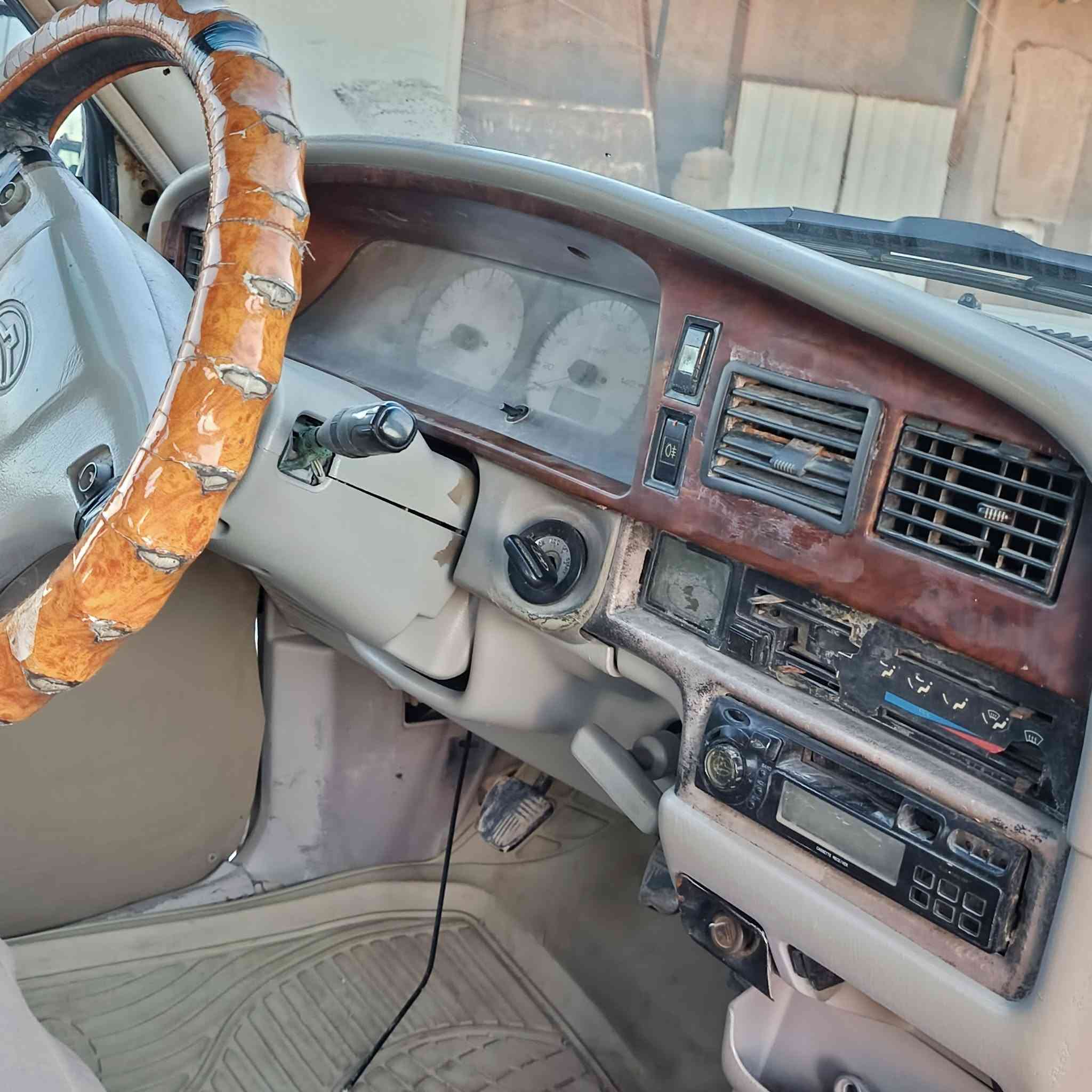 السلام عليكم سياره دير 2006 رقم بابل  سنويه ل 27 مكفوله من الضربه محرك كير حداديه شاصي كفالة عامه السعر ب40 وبيها مجال العنوان السماوه الرقم الهاتف ***********
