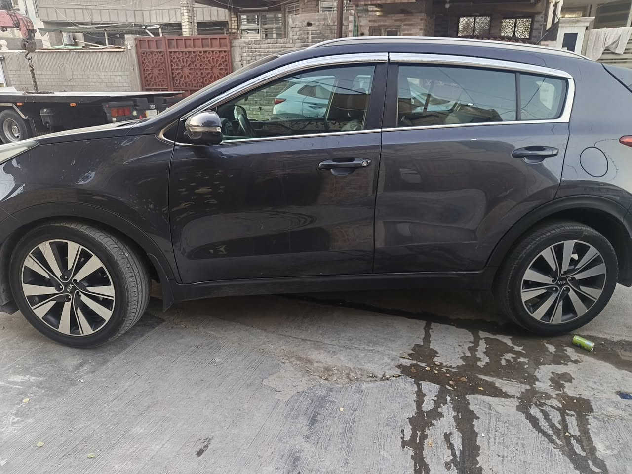 سبورتج خليجي ٢٠١٨
سياره ماشيه١٣٠بنوراما تحكمات ستيرين صفحتين مودات قياده ومنحدرات اشاره بلمري تبريد قطعتين حساس وكامره لايت عدسه ولد نهاري بيها باب خلفي جهت سايق صبغ وبيها طخات بارد سعر ١٦٥ 
***********
