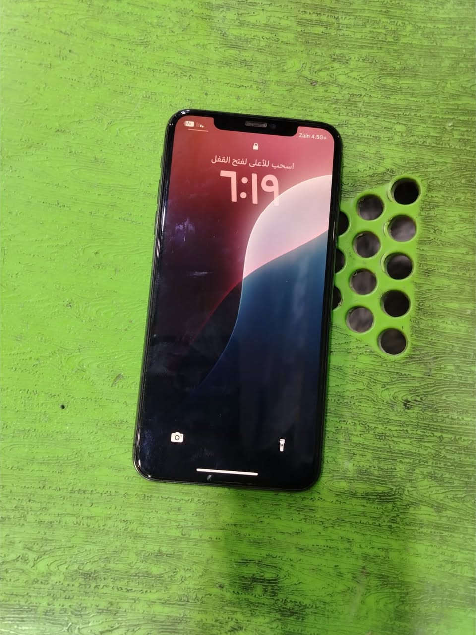 آيفون ١١ برو ماكس للبيع. ٤٥٠ الناصريه مركز ***********
