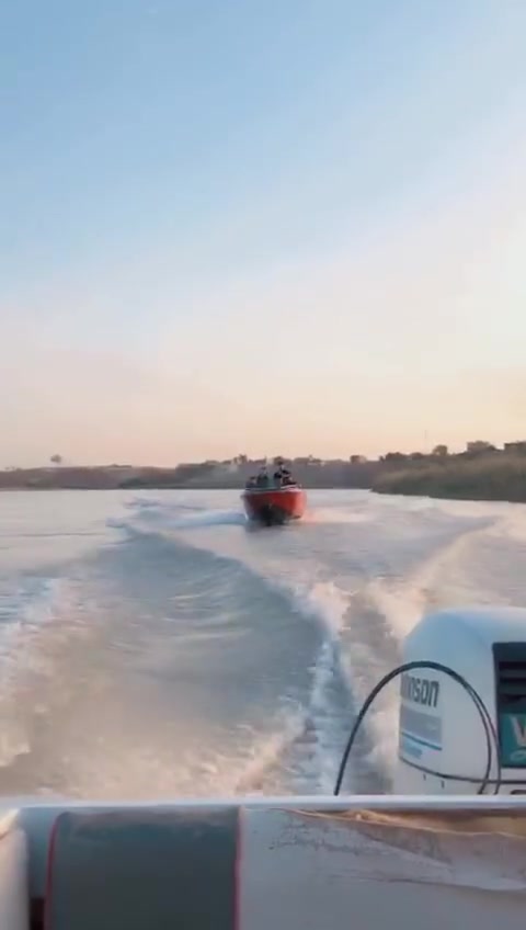السلام عليكم 
زورق للبيع كامل مابي نقص

مكلف بلنشر 

رقم صاحب الزورق

حجي عامر***********

