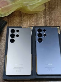 عندي قطعتين S25 الترا ذاكرة 256 نضافة 100/100 ملحقات كامله سعر القطعة ...