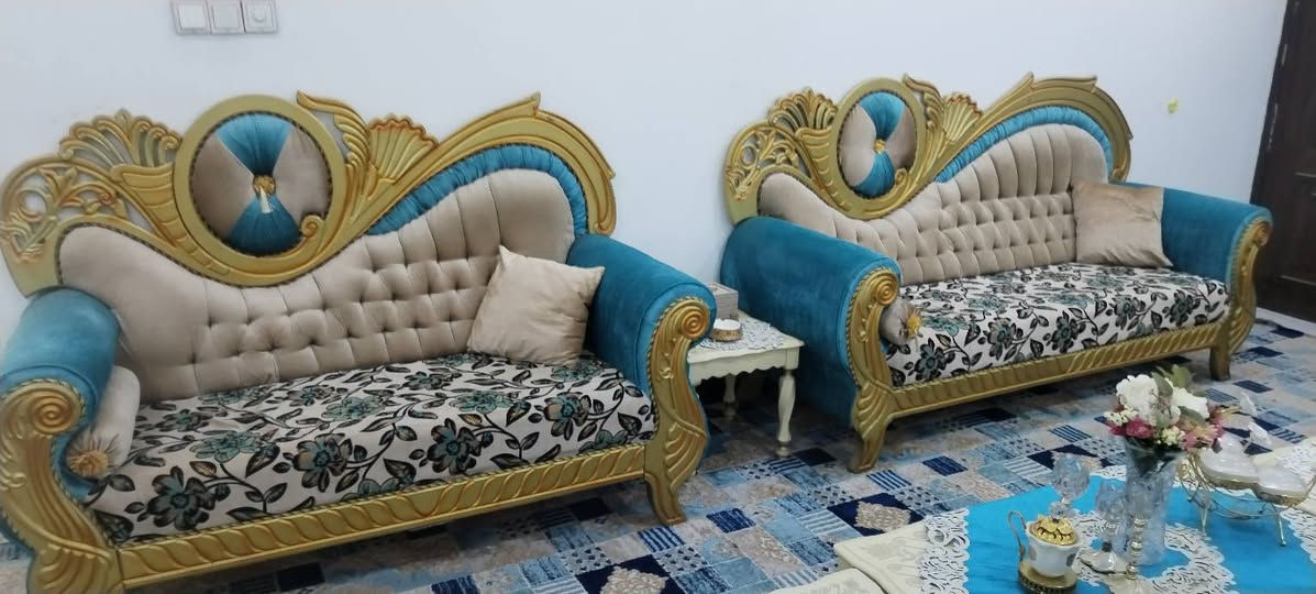 السلام عليكم.. تخم ونص قنفات شغل بغداد 15 مقعد نظيفات اخو الجديد السعر 750 الف بدون طبلات العنوان البصره شط العرب الكباسي للإستفسار ***********
