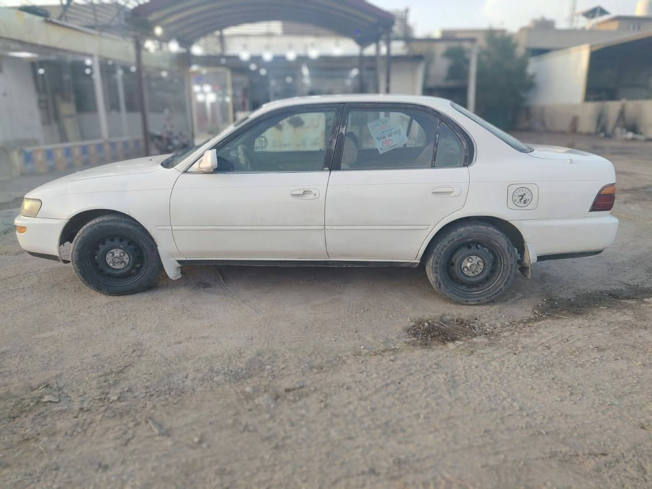 السلام عليكم سياره كورلا للبيع موديل ١٩٩٤ رقم بغداد دولي سنويته نهاية ٢٠٢٧ مكينه وكير مكفول خير من آلله تبريد كامل بس مايشتغل دشبول يسره بلاد شادلها وتدفئه بيه مكانات صبغ بالجامرلغ الخلفي والباب الخلفي وصبغتهن وضربتها كلها كلير والقماره بلاد كهربائيات كلها شغاله السعر ٥٤ ورقه المكان ديالى الرقم ***********
