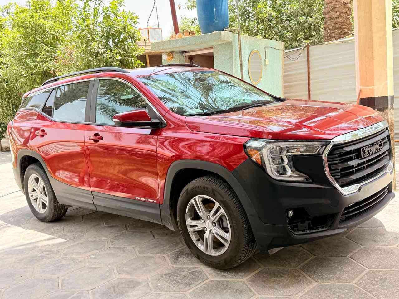 � للبيع جمسي تيران 2022 SLE 🚗
• الموديل: 2022
• الفئة: SLE
• الدفع: رباعي (4×4)
• المحرك: 4 سلندر  1500 تيربو
• الكير: أوتوماتيك (ازرار)
• اللون: (كرزي)
• المسافة المقطوعة: 79 كيلو 
• رقم اربيل ب اسمي
•حادثه فقط جنطه ايرباك كله سليم

✨ المواصفات:
✔ شاشة لمس كبيرة
✔ كاميرا خلفية
✔ حساسات امامي خلفي جانبي 
✔ تشغيل بصمة 5 بصمات ويه الجنطه 
        دخول ذكي ترحيب
✔ مقاعد كهرباء تدفئه كشنات وتبريد
✔ تحكم بالمقود
✔ مثبت سرعة و تحديد مسار قيادة ذاتيه
✔ تكييف خلفي
✔ ويل ألمنيوم
✔ أنظمة أمان (ABS – Traction Control)

📌 السيارة نظيفة جداً

📌 السعر 195 قابل للتفاوض 

📞 للتواصل: *********** اتصال او واتساب
