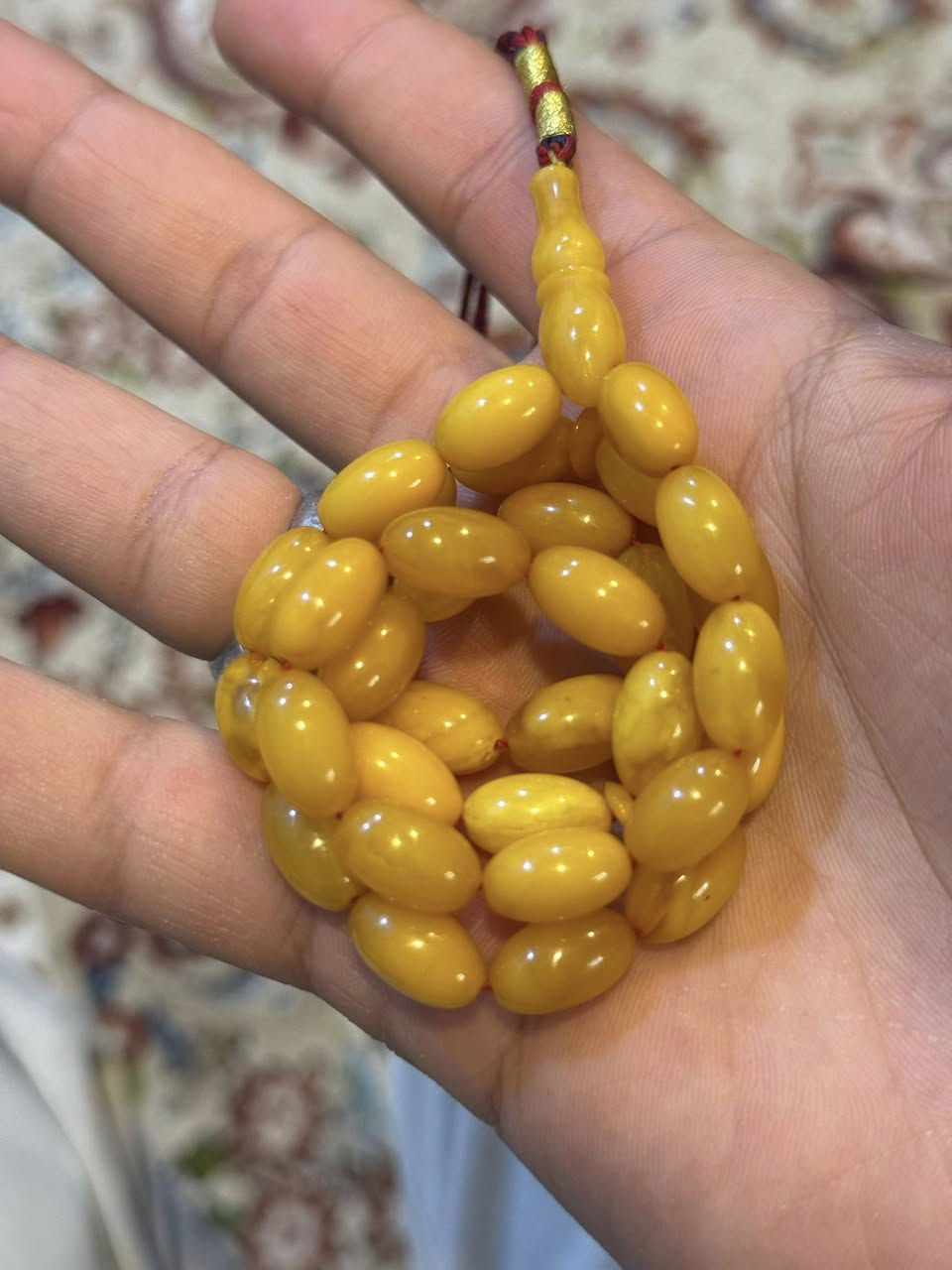 مسباح كهرب بولندي قديم رايح ع الالماني قطعه كفيه جداً راقيه
وزن المسباح ١٨.٥ السعر خاص رجاءً 
يوجد توصيل جميع محافظات
***********
