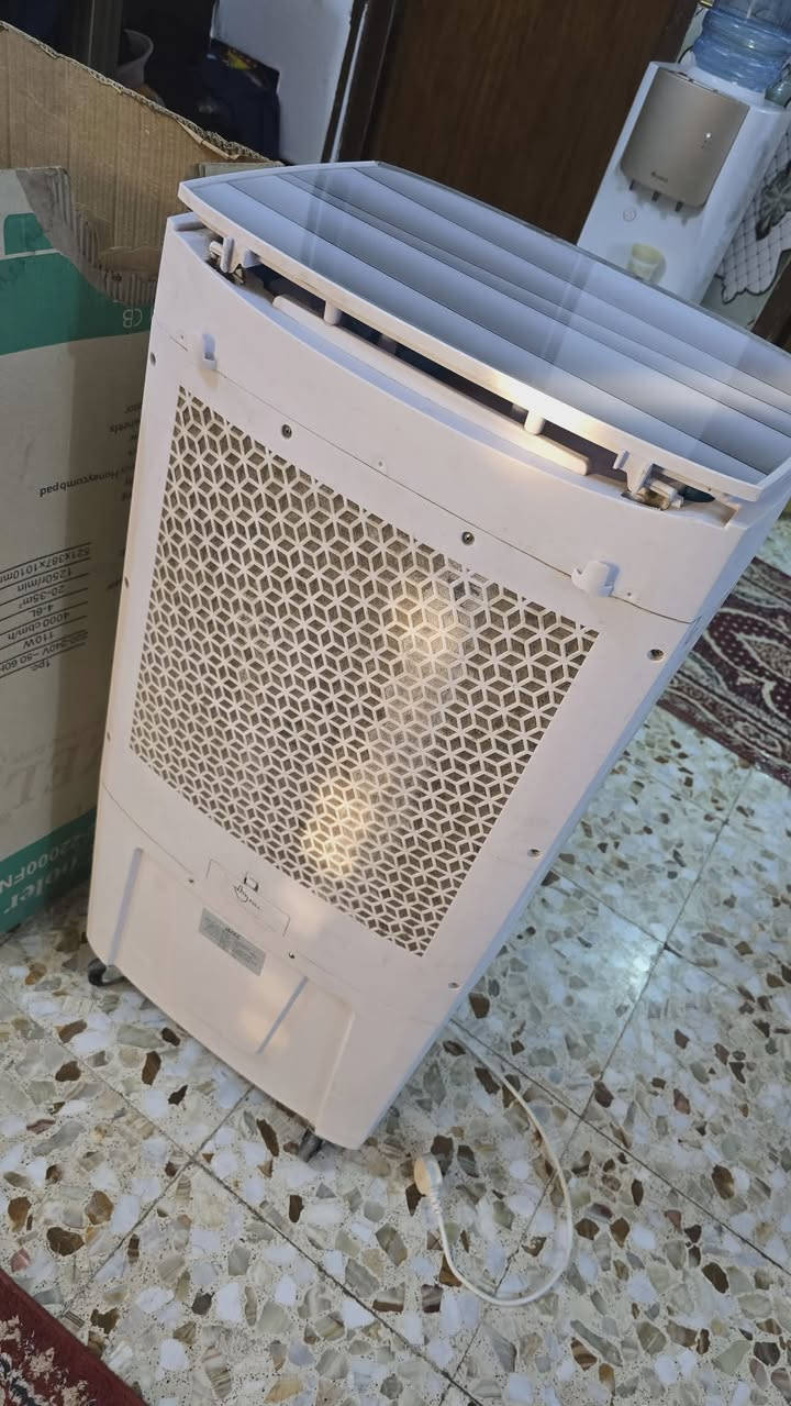السلام عليكم
مبرده بلاستك للبيع استخدام اسبوع فقط 
جديده بالكارتون 
لتواصل 
***********
السعر 90 بيه مجال بسيط للشراي
