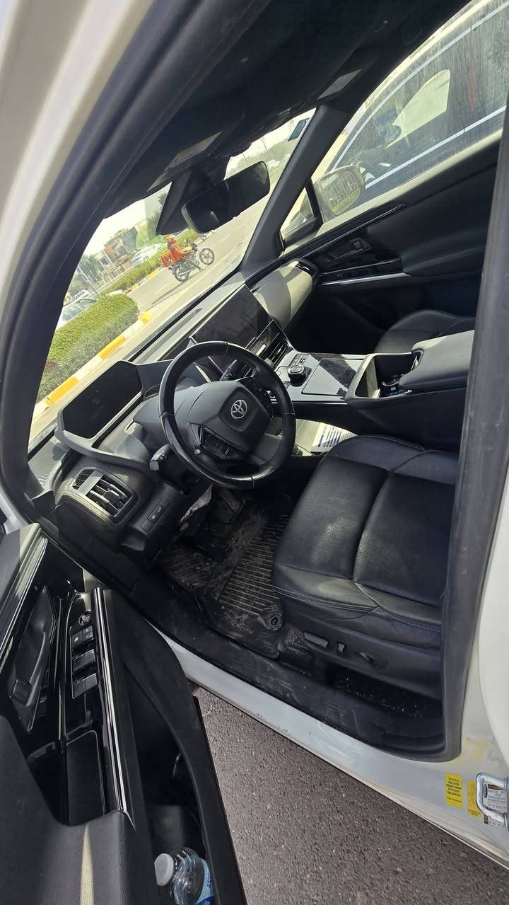 مراوس فقط واذا كهرباء يكون افضل تويوتاBZ4X 2023 كهربائية بالكامل فول1\1 تسارعها من الصفر الى 100 ب3 ثواني دفع رباعي مزودة بمقاعد رياضية السيارة تمتلك رزانة وعزل وسرعة واقتصاد بنفس الوقت بحيث في الشحنة الواحدة تمشي 550KM السيارة وارد امريكي 🇺🇸 ياباني اصل مو وارد الصين السيارة بأسمي رقم بغداد.. صبغ ربع بنيد ودعامية نفس لون السيارة  ماشية ٤٥ الفف
المواصفات :
بصمة +اوتو بارك +تشغيل عن بعد
بانوراما
كاميرات 360
رادارات 360+حساسات امامية وخلفية 
كشنات كهرباء+تدفئة+ تبريد الكشنات الامامية والخلفية +تدفئة مقود
هاند بريك بصمة
Auto Hold
وضعيات قيادة (ECO+SPORT+NORMAL)
يدات كهرباء
اشارات بالمري +اشارات لكزز بلاد من الشركة +اضاءة زينون +اشارات LED+إضاءة LED
شحن لاسلكي +USB+TYPE C
مخرج تكدر تغذي بيتك بالكامل
كير ماوس
فور ويل AWD
شاشة كبيرة + فول تحكمات ستيرن
صندوق كهرباء فتح +غلق بالقدم 
قطعتين تبريد
لد نهاري+ لايتات ٤ عدسات 
شفتات ستيرن
وبعد بيها هواي مواصفات السيارة ما تنوصف بمنشور لكن للأختصار
عنوان السيارة بغداد 
السعر 190 وبيها مجال للاستفسار الاتصال على الرقم *********** واتس
