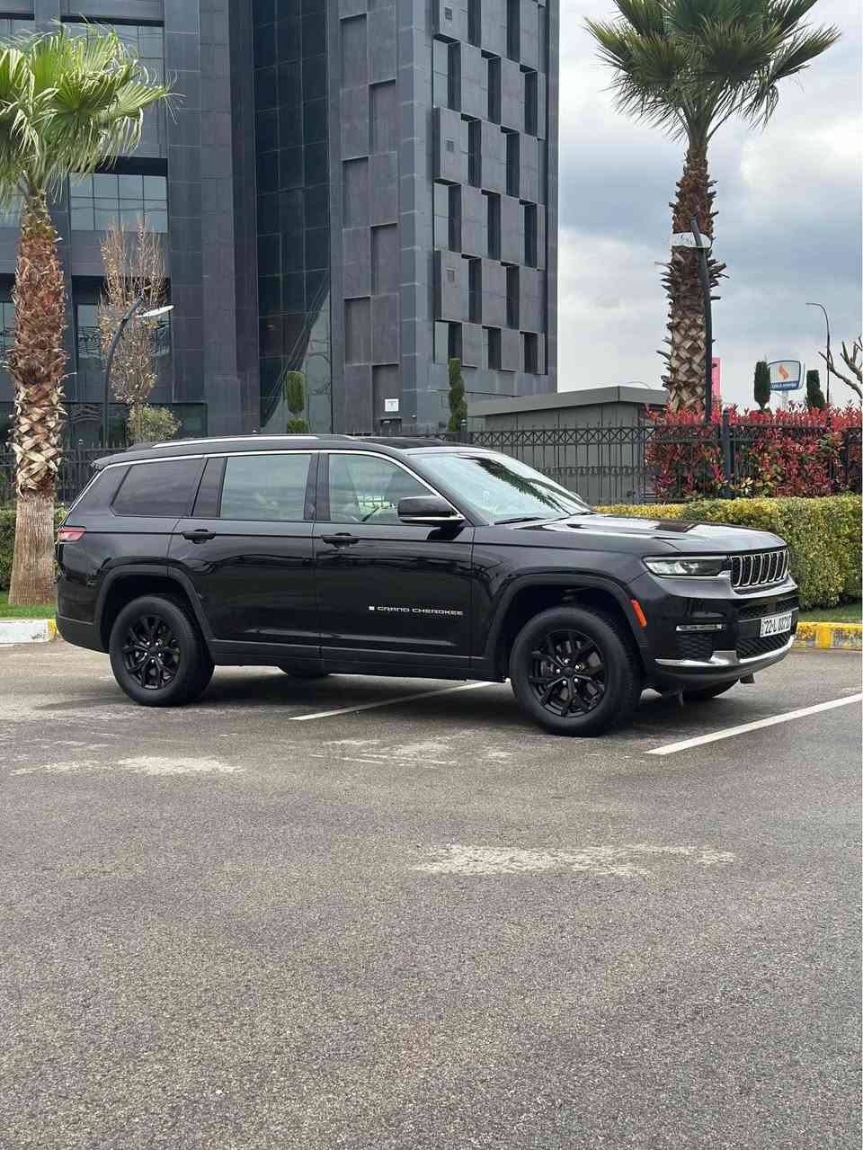 سلام عليكم 
🔥 جيب كراند شيروكي L 2023 🔥
سعر كلش مناسب
مرقم جاهزة ✅
ماشية 19 ألف
فورويل 4WD
7 راكب 
محرك بنزين  6 سلندر  (المرغوب )
بي ثلاث قطعة صبغ ، دواخل و ايرباكات مكفول بشرط 
گير – محرك – كهربائيات  كلشي كبس وبشرط الفحص
سعر 258 ورقة مجال 
📍 محافظة دهوك

📞 *********** سميل, دهوك
