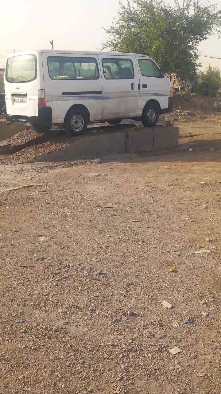 نيسان ١٠ سياره حلوه كبل الشارع خير من الله ١٢٥ وبيه مجال ***********

