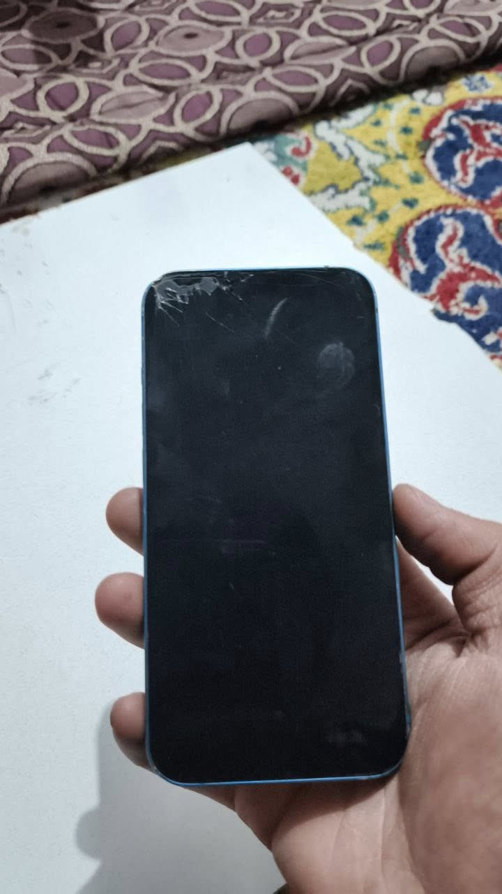 ايفون 13 للبيع
جهاز بلادي مامفتوح فقط هاي الضربه بالشاشه مامأثرة
ذاكرة 128 تك بطارية 76 لا مرفوعه ولا ملعوب بيها . جهاز بلاد بلاد بلاد 
سعر 275الف بي مجال مستعجل عليه 
***********

