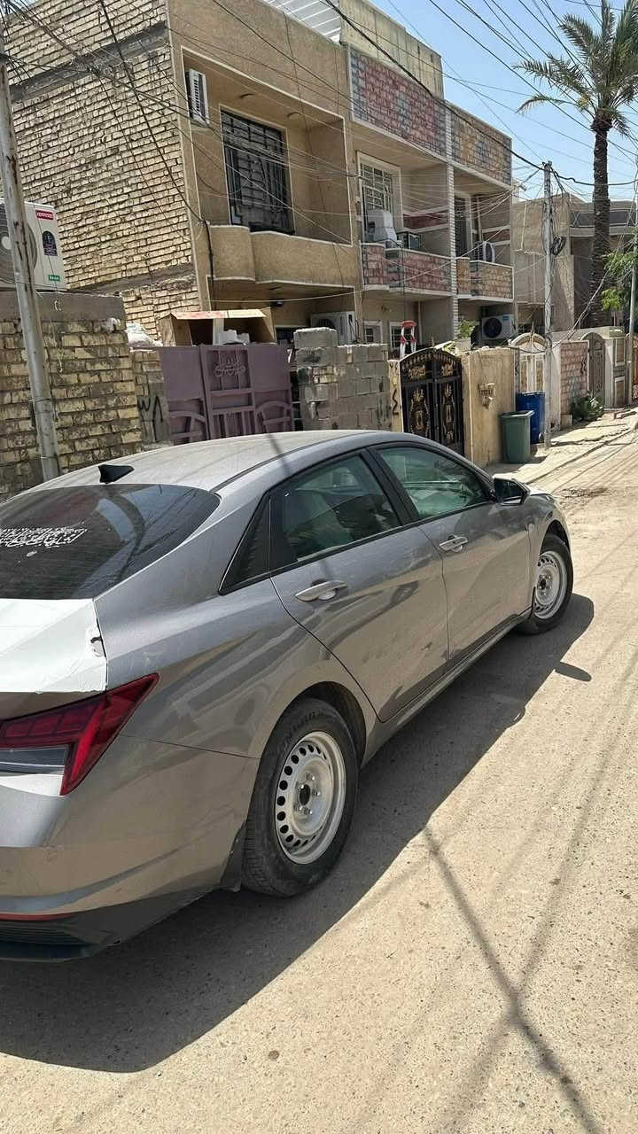 23 هايبرد اقتصادية كلش السيارة
صور الحادث مرفقة 
ماشية 30 الف مايل 
بصمة 
رادارات امامي خلفي 
توقف طوارئ 
شاشة ابل كار بلي 
اوتو هولد 
سايد بريك كهرباء 
تشغيل عن بعد 
قفل ابواب ذكي وبعد بيها هواي مواصفات 
*********** للاستفسار
