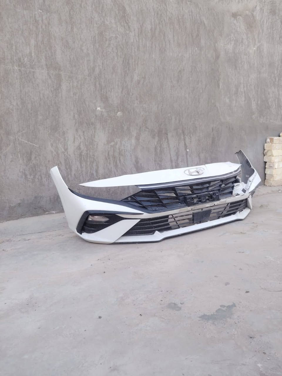 دعاميه الانتر تجميع صيني بلادي مال سيارتي بيه بس الشباك الفوك مكسور حتى البلاجكتر ماله اصلي  الاصليه مالته سعره بلسوك 600 دولار واني رايده 200 دولار. الي تفيده يتصل وبيه خير ويدلل رقمي ***********
